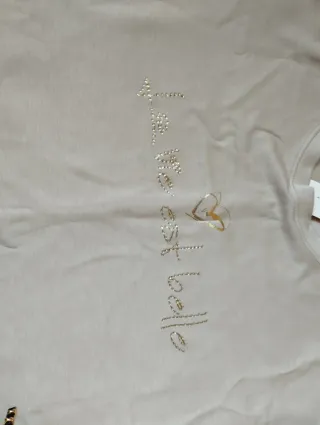 Vestido beige con detalles dorados