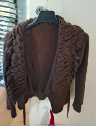 Bolero corto marrone con rouches