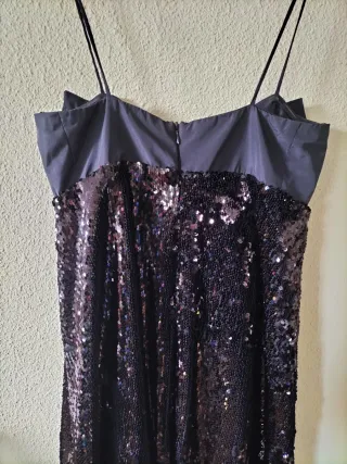 Vestido negro con lazo y lentejuelas