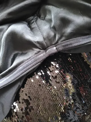 Vestido negro con lazo y lentejuelas