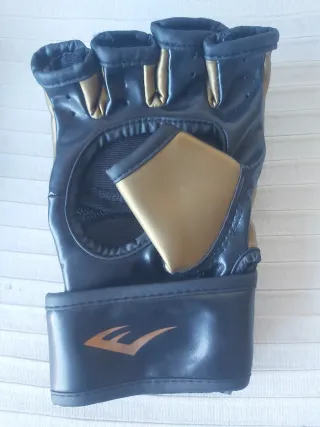 Guantes MMA Everlast + Neceser