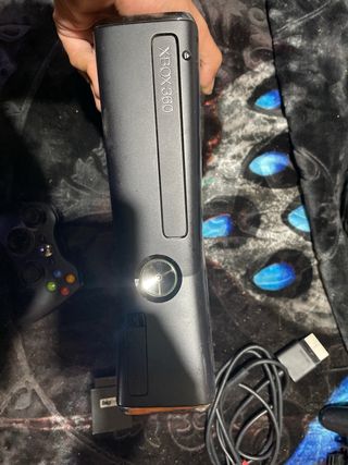 Xbox 360 Slim Negra 250GB + Mando