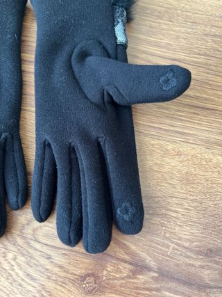 Guantes negros con pompón y pelo Con huella táctil