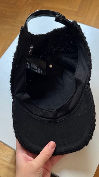 Gorra negra textura lana