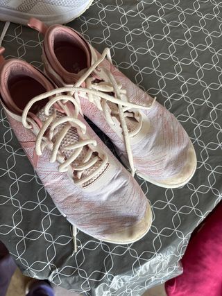 Deportivas Reebok rosas y blancas