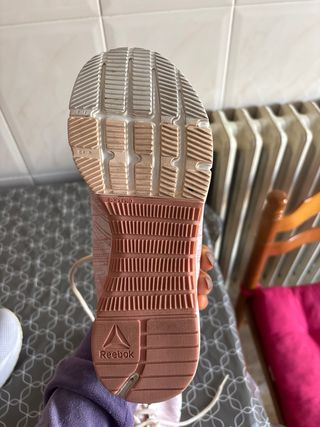 Deportivas Reebok rosas y blancas