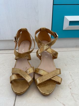 Tacones Marypaz dorados talla 39