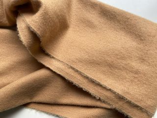 Bufanda color camel de Mango