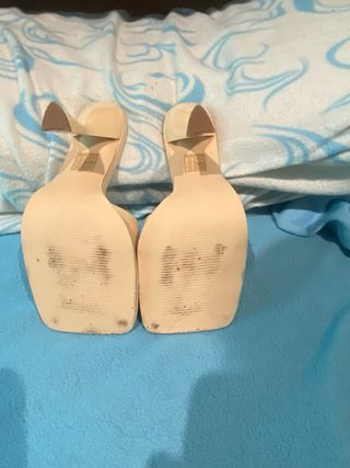 Zapatos de tacón beige