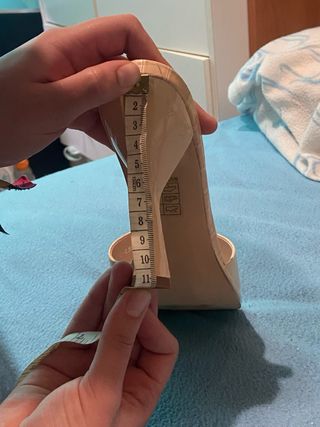 Zapatos de tacón beige