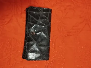 Monedero/Bolso negro con diseño geométrico