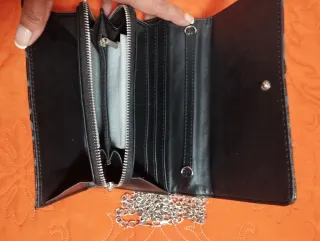 Monedero/Bolso negro con diseño geométrico