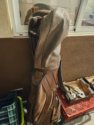 palos de golf y bolsa