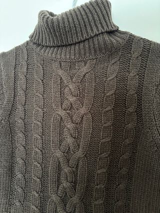 Jersey Green Coast marrón trenzado cuello alto