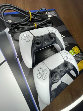 PlayStation 5 NUOVA + 2 controller originali