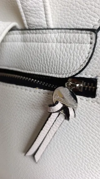 Mochila Stradivarius Blanca en perfecto estado.