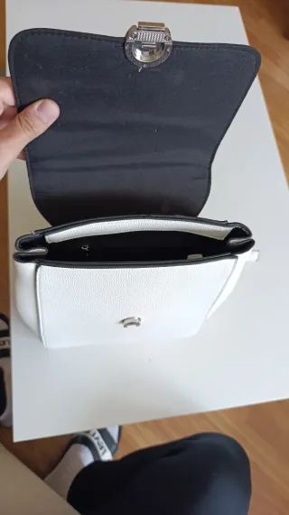 Mochila Stradivarius Blanca en perfecto estado.