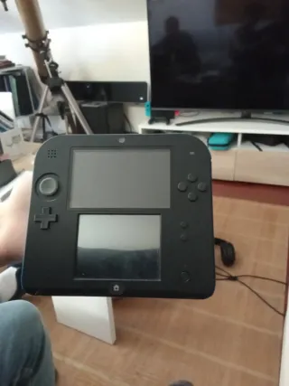 Nintendo 2DS con funda y 3 juegos