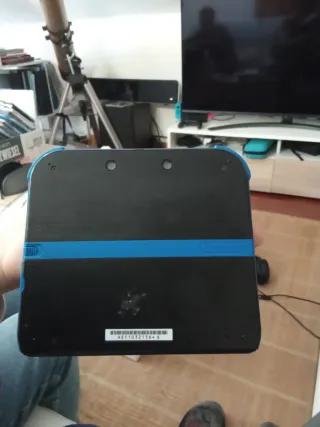 Nintendo 2DS con funda y 3 juegos