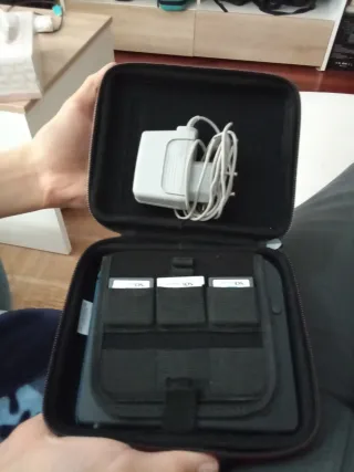Nintendo 2DS con funda y 3 juegos