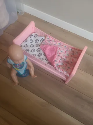 Baby Born con orinal, cambiador cuna y kit bici