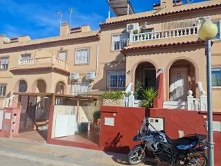 Adosado con Placas Solares en Montecid