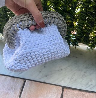 Borsa artigianale bianco ghiaccio con manico gioie