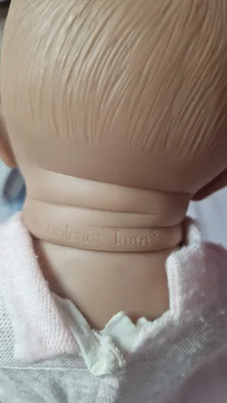 Muñeca Bebé Antonio Juan Niña