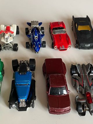 Coches y motos de metal