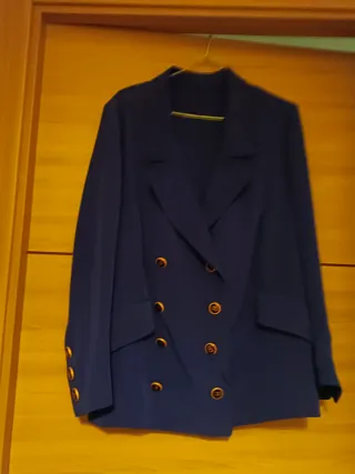 Chaqueta azul cruzada