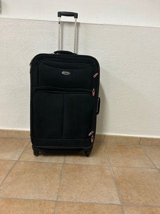 Maleta grande BLASS negra, 75x47 sin contar el asa