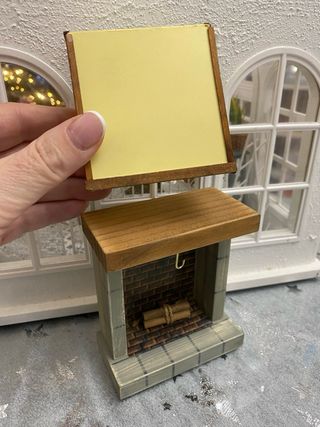 Camino in miniatura per casa delle bambole con campana e gancio