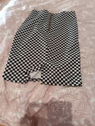 Falda elástica cuadros blanco y negro