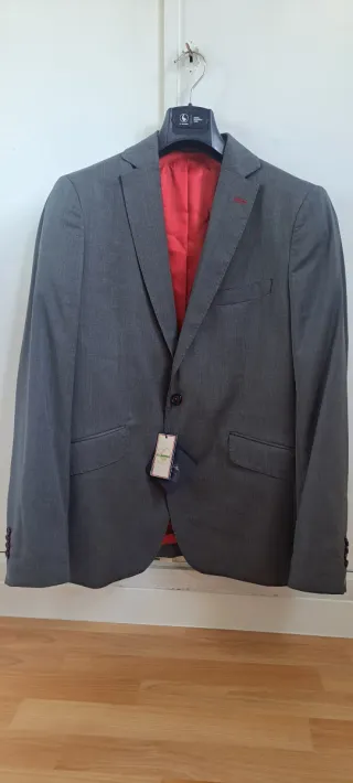 Blazer El Ganso GRIS Forro Rojo.