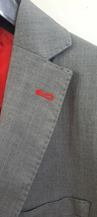 Blazer El Ganso GRIS Forro Rojo.