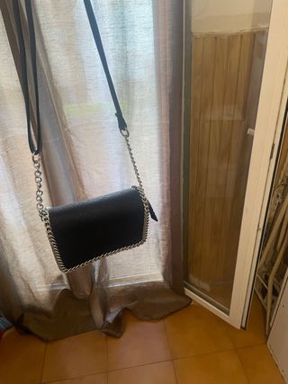 Bolso de mujer negro y plateado