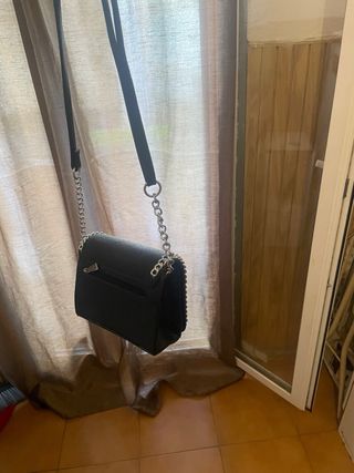 Bolso de mujer negro y plateado