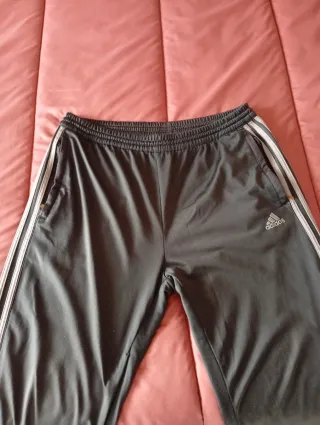 Pantalón chándal Adidas gris