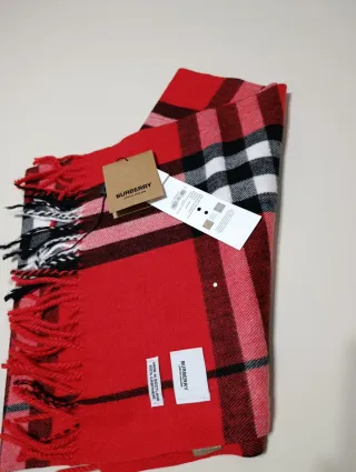 Bufanda Burberry Cuadros Roja y Negra cachemira