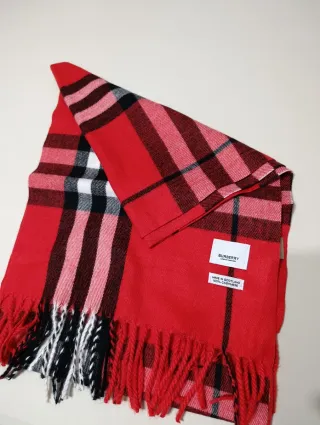 Bufanda Burberry Cuadros Roja y Negra cachemira