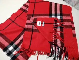 Bufanda Burberry Cuadros Roja y Negra cachemira