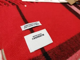 Bufanda Burberry Cuadros Roja y Negra cachemira