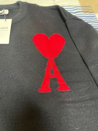 Jersey Ami Paris Negro Corazón Rojo