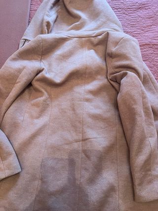 Abrigo Only rosa con capucha