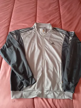 Chaqueta chándal Adidas gris y blanco