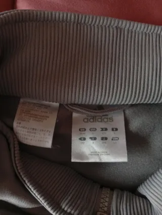 Chaqueta chándal Adidas gris y blanco