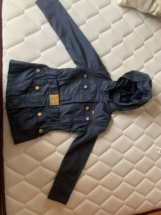 Cortavientos azul 8 años con detalles dorados