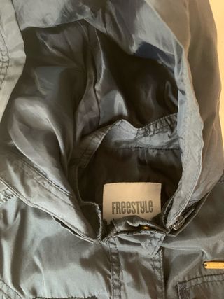 Cortavientos azul 8 años con detalles dorados