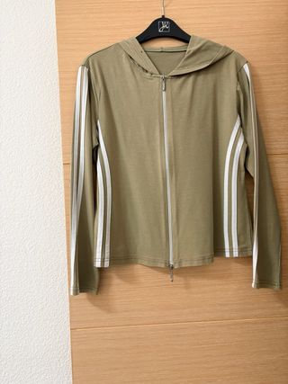 Sudadera fina con cremallera y capucha