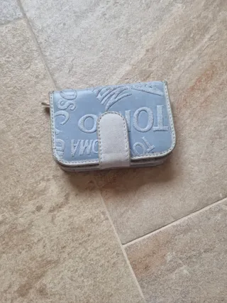 Portafogli blu e beige con rilievo